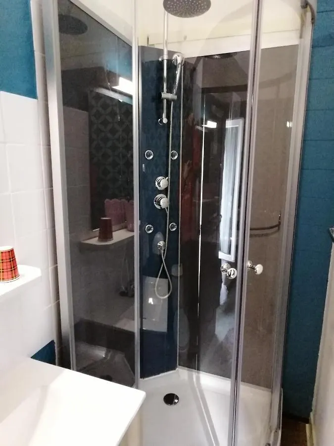 **  Hotel Sainte Therese Lourdes France